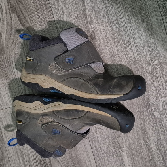 KEEN Kids' Black‎ and Gray Boots - Picture 6 of 6